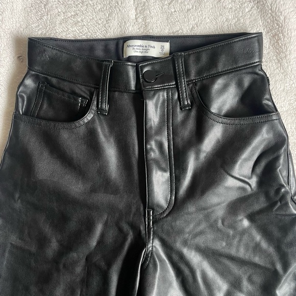 Abercrombie & Fitch Vegan Leather Ultra High Rise Ankle Straight Pant Black 25 - Picture 2 of 8